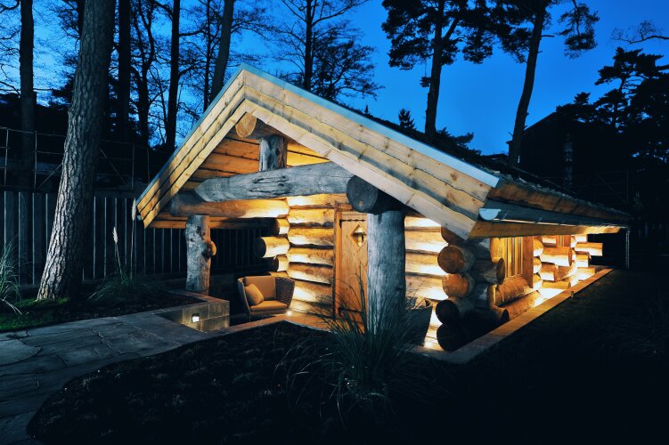 Outdoor Kelo log bathhouse
